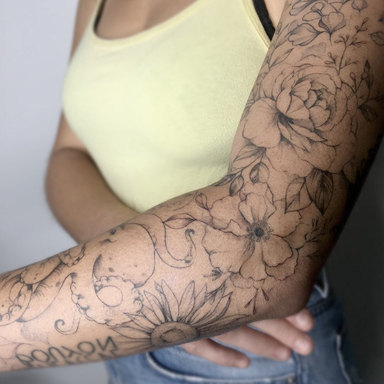 Le bras de Lucie est à présent fini !
#tattoo #tatoueurbordeaux #tintanegratatouages #botanicaltattoo #animaltattoo #finelinetattoo #blackworktattoo #bordeauxtattoo #inkedgirls
