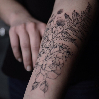 Fleurs de pohutukawa, manuka, pivoine et fougère. Souvenir d’une vie en Nouvelle Zélande. Merci Laure ✨

#floraltattoo #tattoo #tatouage #ink #artisttattoo #arttattoo #blackworktattoo #virginiatatouages #inkedgirls #armtattoo #bordeauxtattoo #bordeauxmaville #tatoueurbordeaux #tatoueurfrance #finelinetattoo #tattooed #tattooer #tattoodesign #tattooworkers #tattooinspiration #tattoooftheday #tattoolovers #botanicaltattoo #botanicaltattooartist