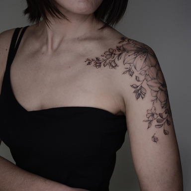 Quel plaisir d'avoir pu continuer cette création sur ta peau avec ce nouveau feuillage et ces fleurs de cerisier. Un véritable enchantement. Merci Virginie 🌸

#tattoo #floraltattoo #tatouage #ink #artisttattoo #arttattoo #blackworktattoo #virginiatatouages #inkedgirls #bordeauxtattoo #bordeauxmaville #tatoueurbordeaux #tatoueurfrance #finelinetattoo #tattooed #tattooer #tattoodesign #tattooworkers #tattooinspiration #tattoooftheday #tattoolovers #botanicaltattoo #botanicaltattooartist #lilletattoo #lille
