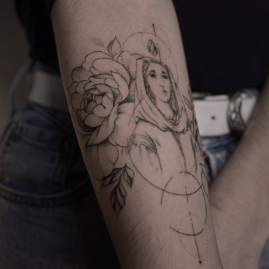 Merci Julie, pour ta confiance dans l’ajout de cette composition florale et géométrique autour de ton tatouage existant. C’est toujours un défi de créer tout en respectant l’œuvre originale.
#tattoo #tatouage #tatoueurbordeaux #tattooer #bordeauxtattoo #floraltattoo #peonytattoo #inkedgirls