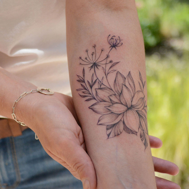 Lotus et graminées pour Nathalie 🌾

#tattoo #tatouage #blackworktattoo #lotustattoo #finelinetattoo #bordeauxtattoo #berlintattoo #tatoueurstatouagesfrance