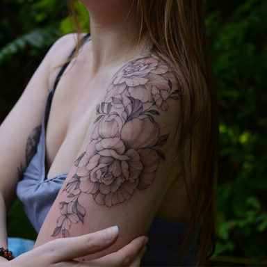 Merci Elodie.
#tattoo #tatouage #floraltattoo #finelinetattoo #artistattoo #arttattoo #tattooed #inked #bordeauxtattoo #tatoueur #tatoueurbordeaux #rosetattoo