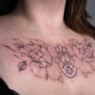 Merci Laura ✨

#tattoo #floraltattoo #fatimatattoo #bordeauxtattoo #virginiatatouages #blackwork #berlintattoo #arttattoo #tatoueurbordeaux
