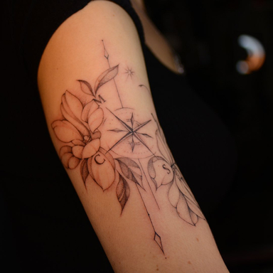 Le projet d’Estelle réalisé à @people_are_strange_tattoo lors de ma venue sur Lille.

#tattoo #tatouage #blackworktattoo #singleneedle #bordeauxtattoo #tatoueur #floraltattoo #tattooart #tattooartist #tattooed #tattoowork