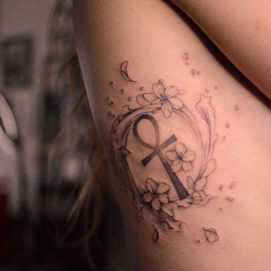 Pour Anne-Sophie.

Réalisé à @peoplearestrange

-

For Anne-Sophie.

Made at @peoplearestrange

#guestlille #tattoo #bordeauxtattoo #virginiatatouages #tatoueurbordeaux #tattoofrance #blackworktattoo #artisttattoo #arttattoo #artist #bordeauxmaville #blackworktattoo #tatouage #floraltattoo #art #berlintattooers #tattooers #berlintattoo
