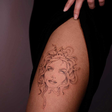 Meduse for Mélanie.

#tattoo #tatouage #medusetattoo #blackworkers #tattooartist #tattoogirl #tattooer #berlintattoo #bordeauxtattoo #tatoueurbordeaux #berlintattooers #blackworktattoo