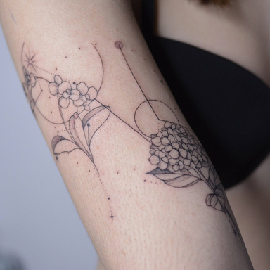 #colibritattoo #tattoo #tatouage #finelinetattoo #blackworktattoo #floraltattoo #floraltattoodesign #virginiatatouages #bordeauxtattoo #tatoueurbordeaux #ink #inkedgirls #tattooartist #arttattoo